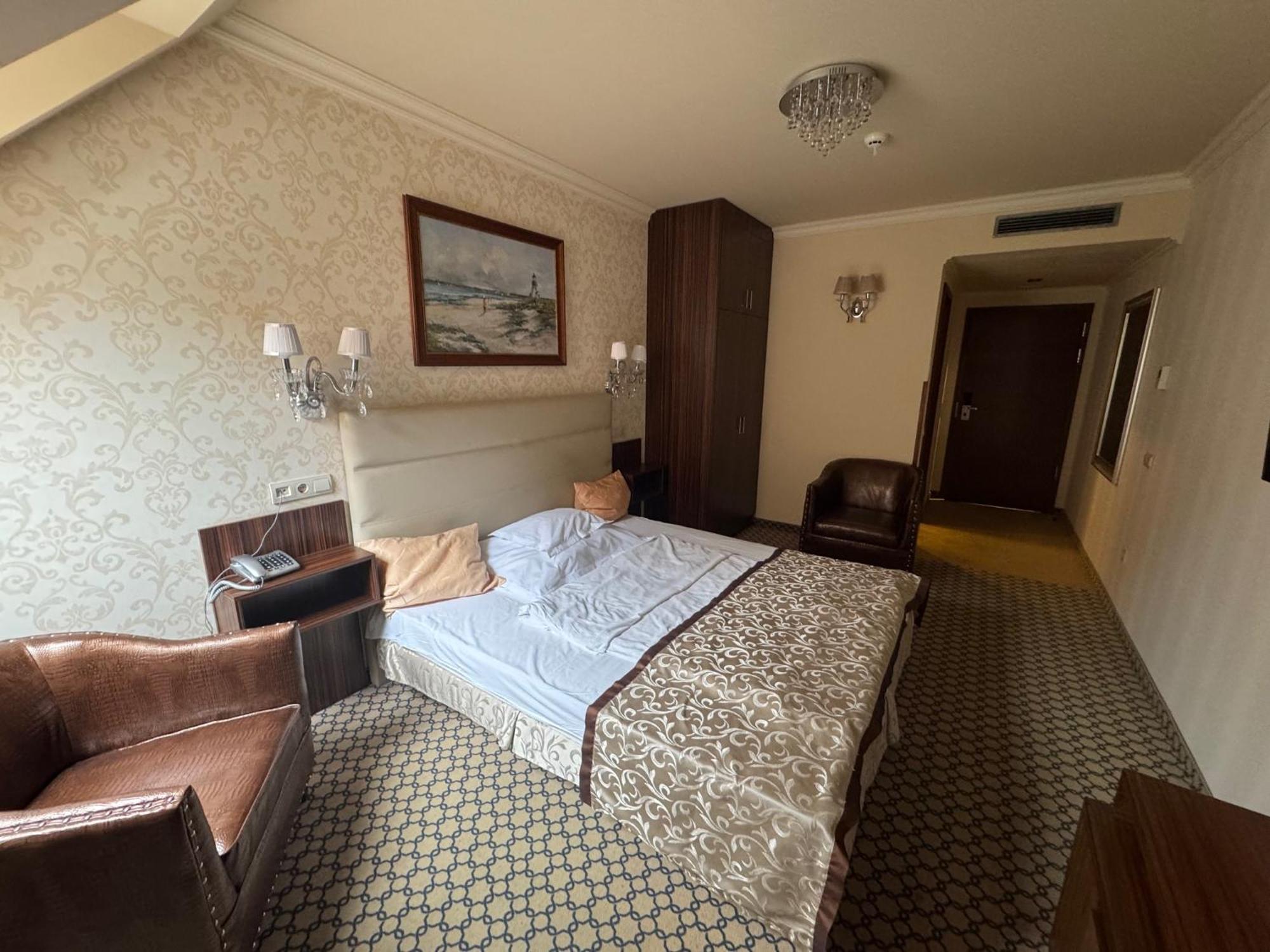 Hotel Capitulum Győr Exterior foto
