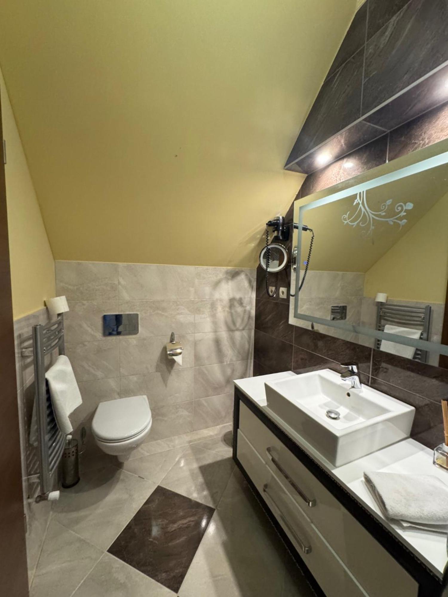 Hotel Capitulum Győr Exterior foto