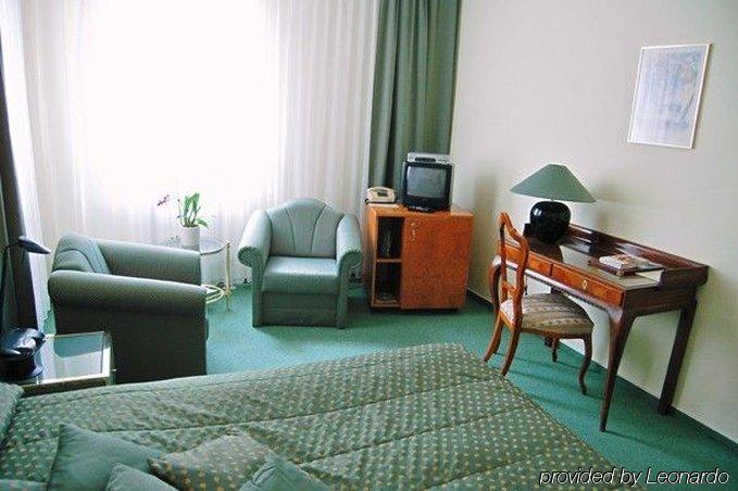 Hotel Capitulum Győr Zimmer foto
